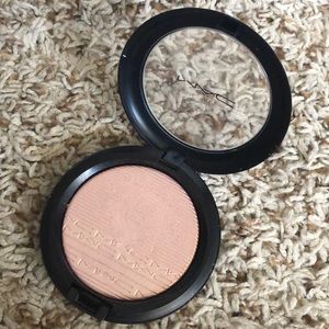 MAC beaming blush extra dimension skin finish